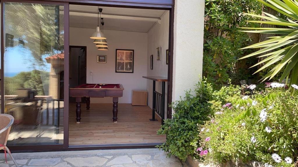 Mediterrania 98 Torroella De Montgri Exterior photo